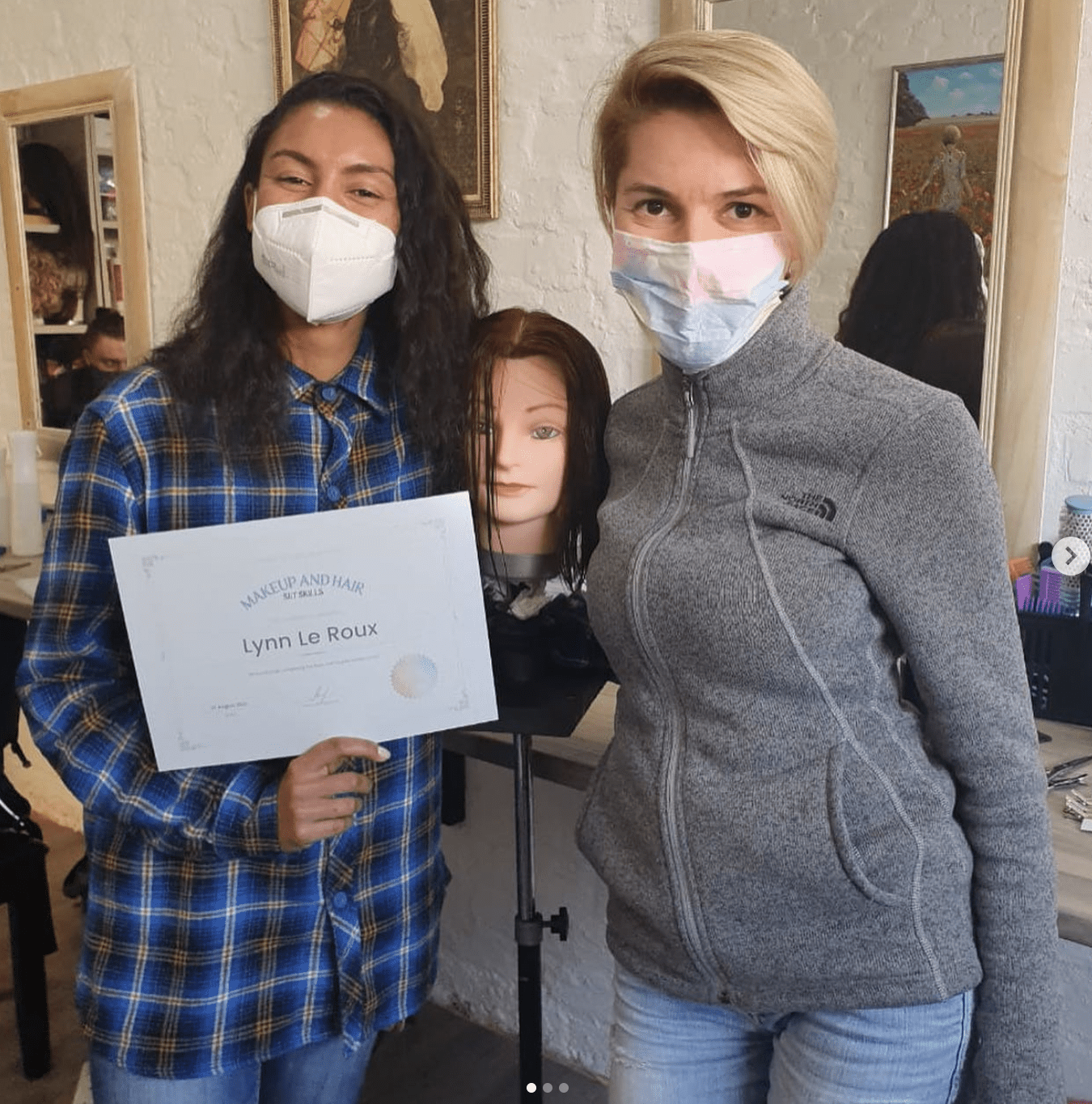 EBIT SA - Vera Teaching How To Do Wigs